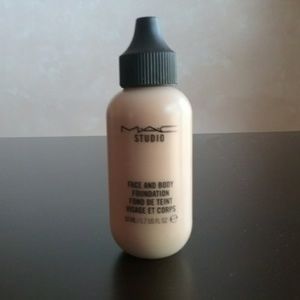 MAC Face and Body Foundation 50 ml C5